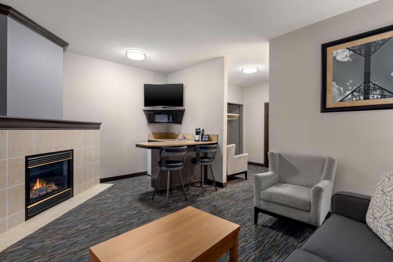 Hotel Wingate By Wyndham Lethbridge Exterior foto