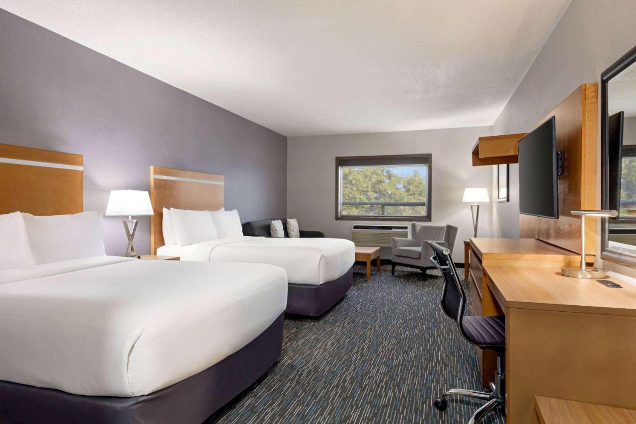 Hotel Wingate By Wyndham Lethbridge Exterior foto